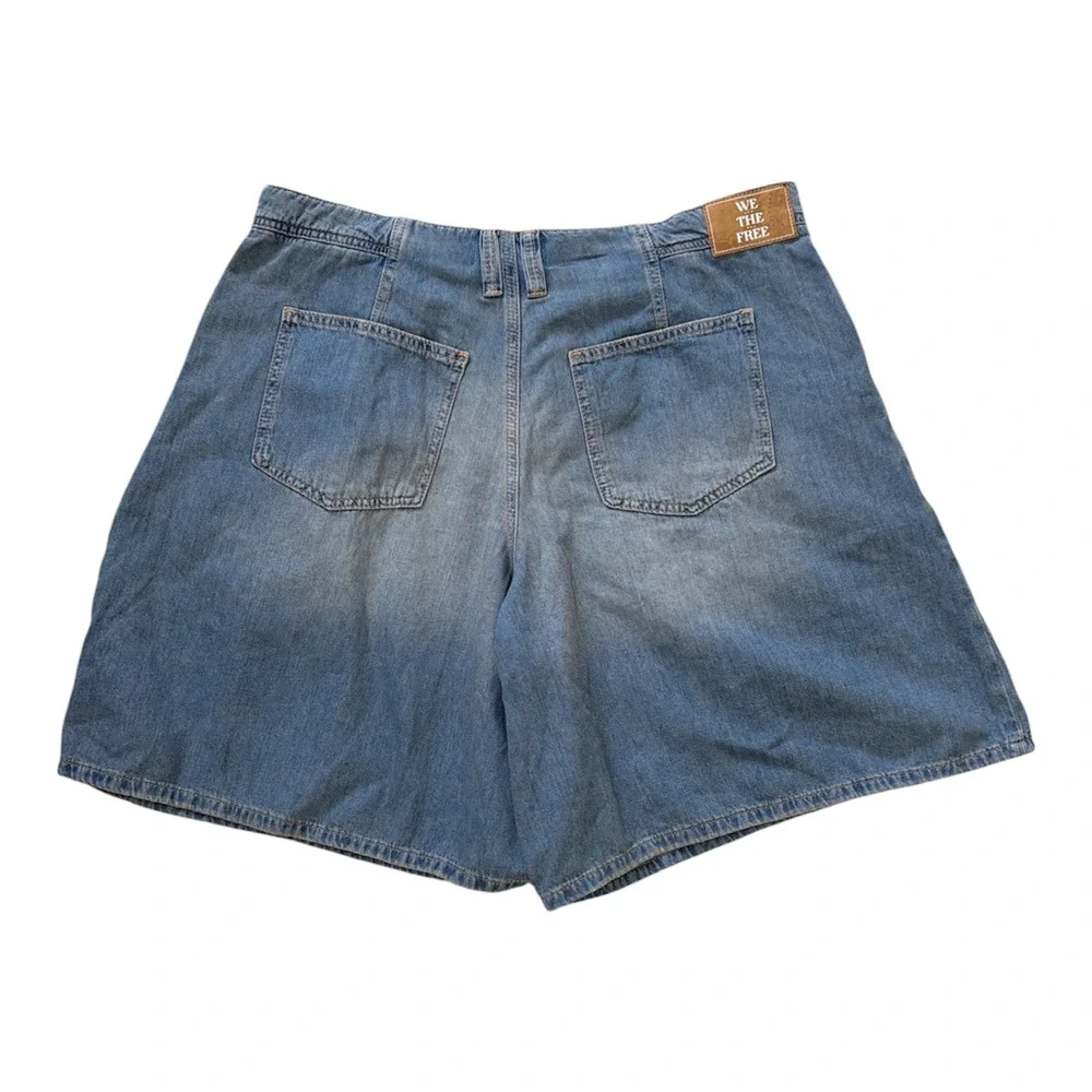 We The Free Free People Blue Denim Wide Leg Pleated Button Fly Shorts Size 32